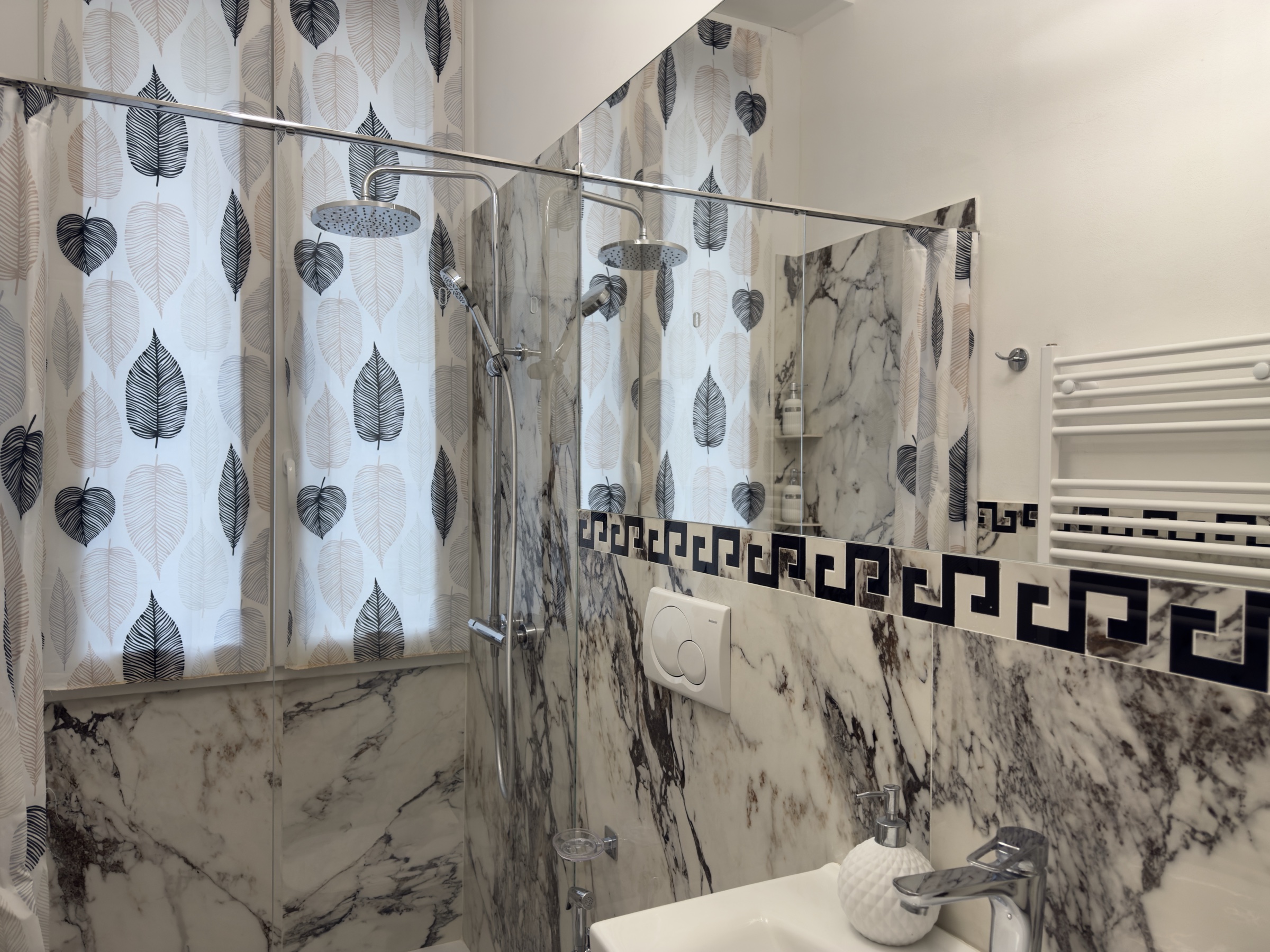 Apartment Bassini, Bad 1 2