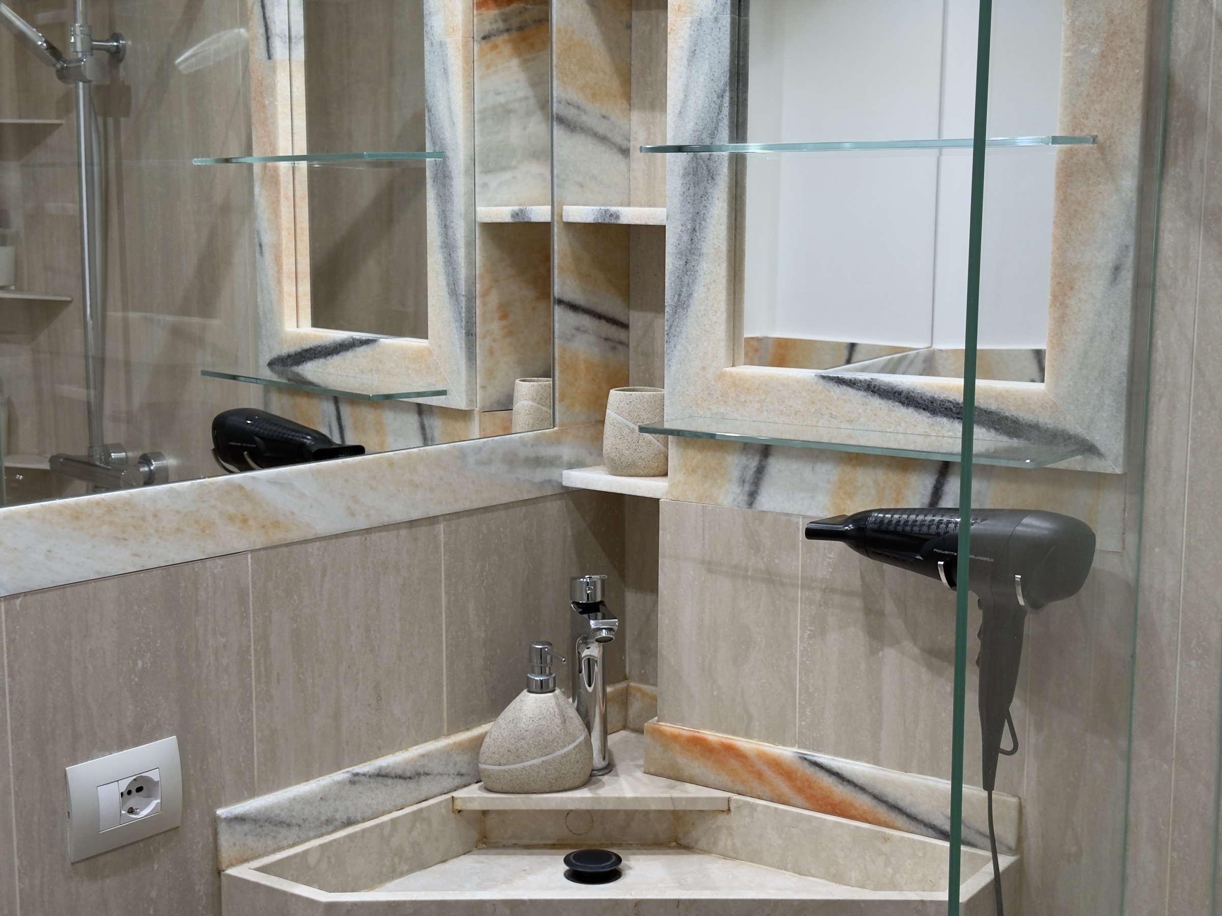 Apartment Bassini, Bad 2 2